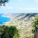 Villa Luna, exclusiva villa con vistas y acceso privado al mar en zona residencial