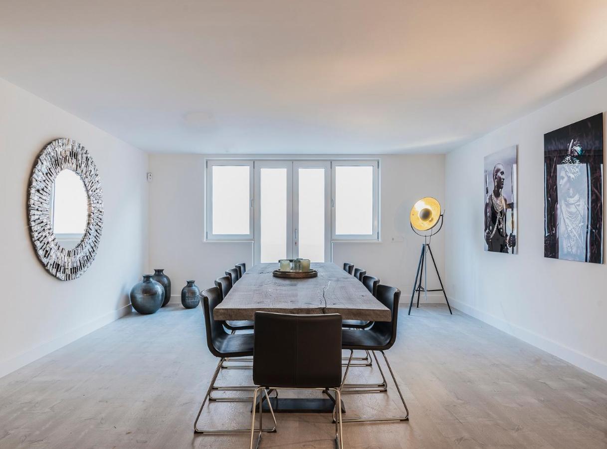 Villa Luna, Exclusiva Con Vistas Y Acceso Privado Al Mar En Zona Residencial