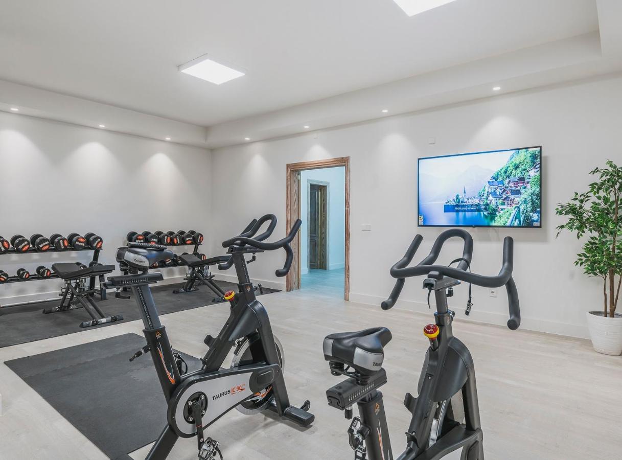 Luna, Exclusiva Con Vistas Y Acceso Privado Al Mar En Zona Residencial Villa
