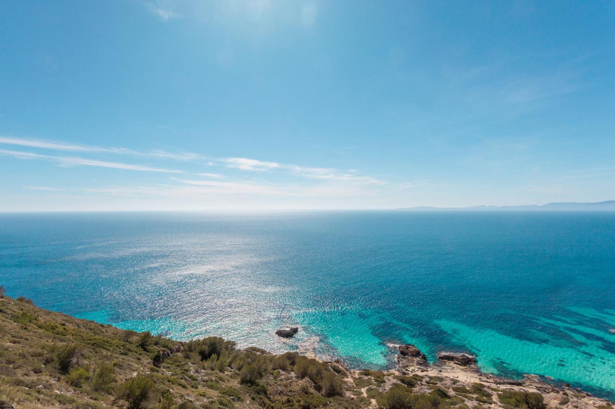 Luna, Exclusiva Con Vistas Y Acceso Privado Al Mar En Zona Residencial Villa Sa Torre
