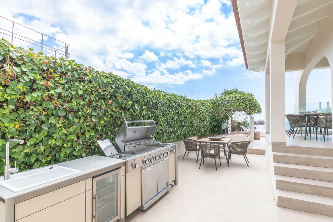 Villa Luna, Exclusiva Con Vistas Y Acceso Privado Al Mar En Zona Residencial
