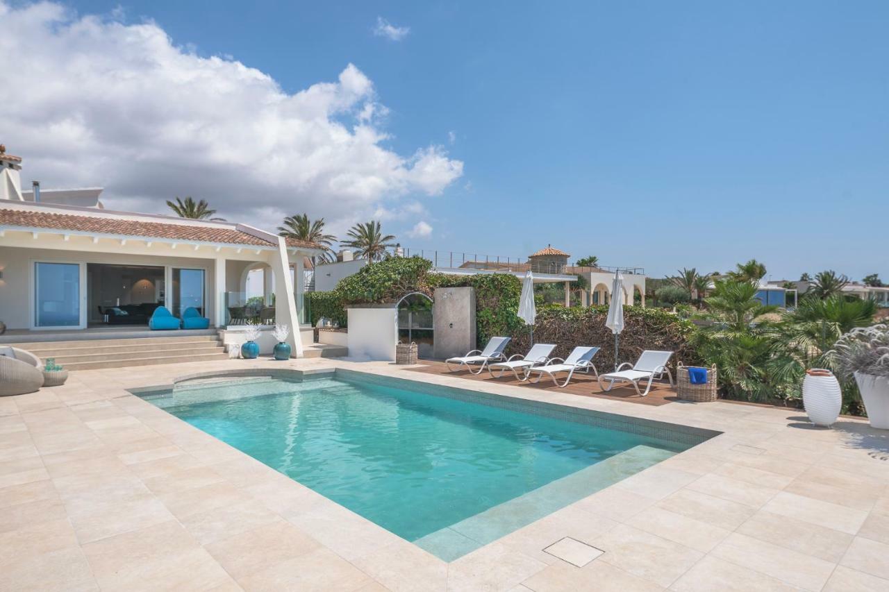 Luna, Exclusiva Con Vistas Y Acceso Privado Al Mar En Zona Residencial Sa Torre