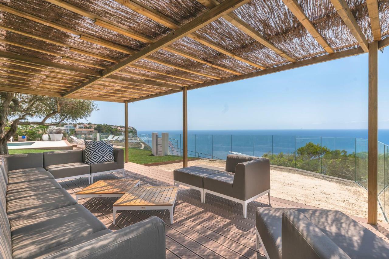Luna, Exclusiva Con Vistas Y Acceso Privado Al Mar En Zona Residencial Villa