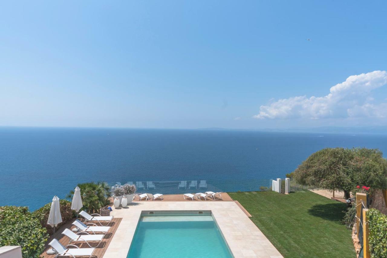 Luna, Exclusiva Con Vistas Y Acceso Privado Al Mar En Zona Residencial Villa *