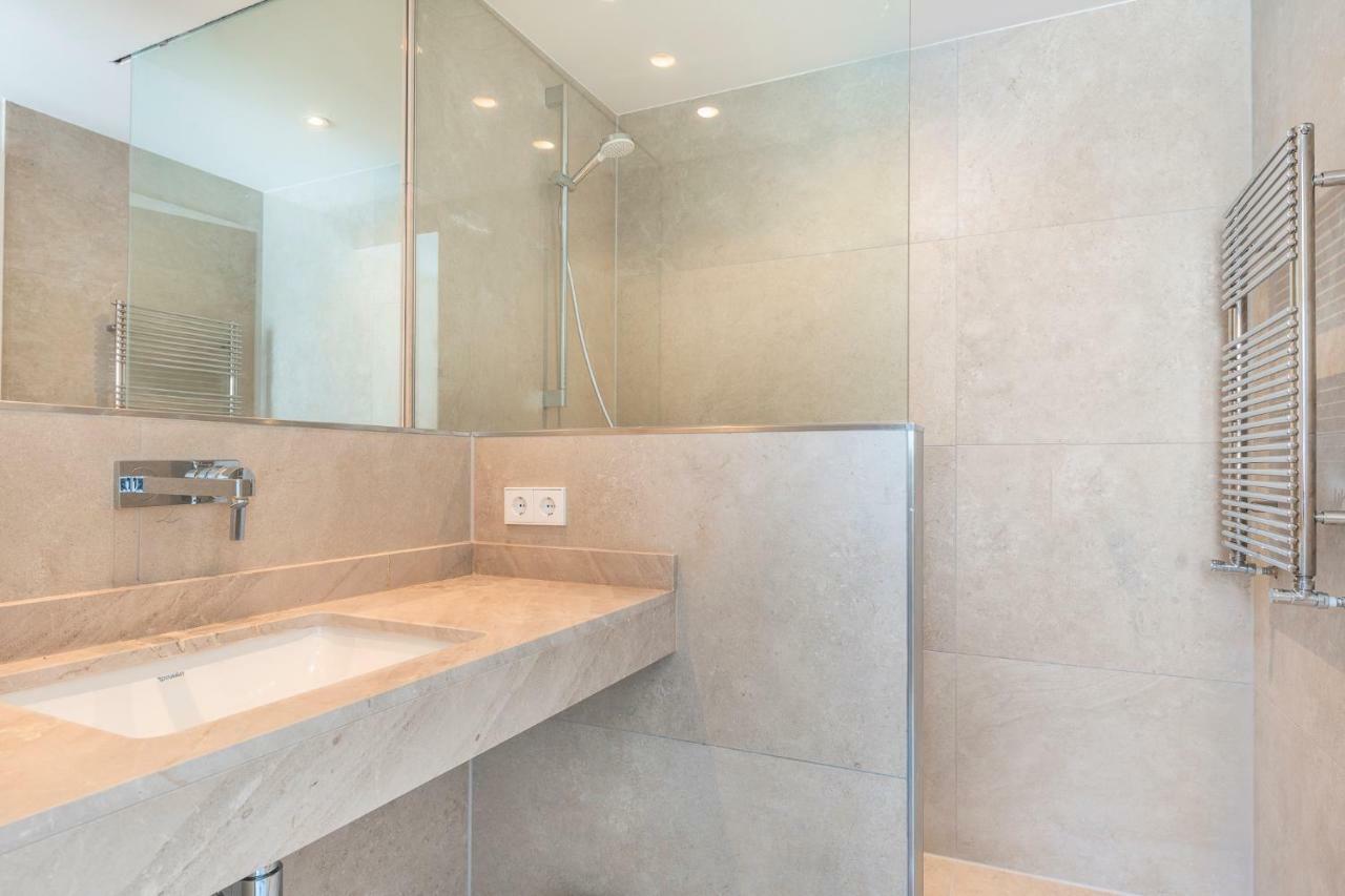 Luna, Exclusiva Con Vistas Y Acceso Privado Al Mar En Zona Residencial