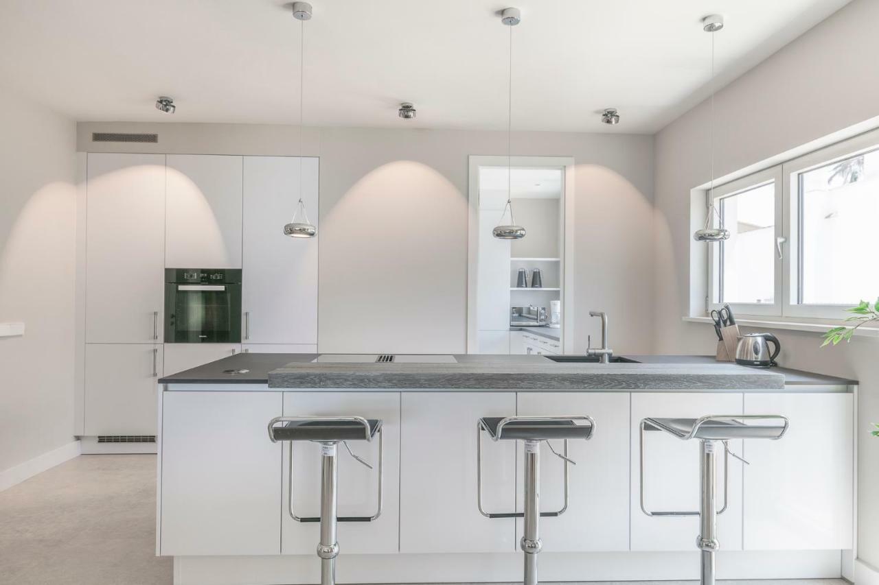 Luna, Exclusiva Con Vistas Y Acceso Privado Al Mar En Zona Residencial Villa Sa Torre
