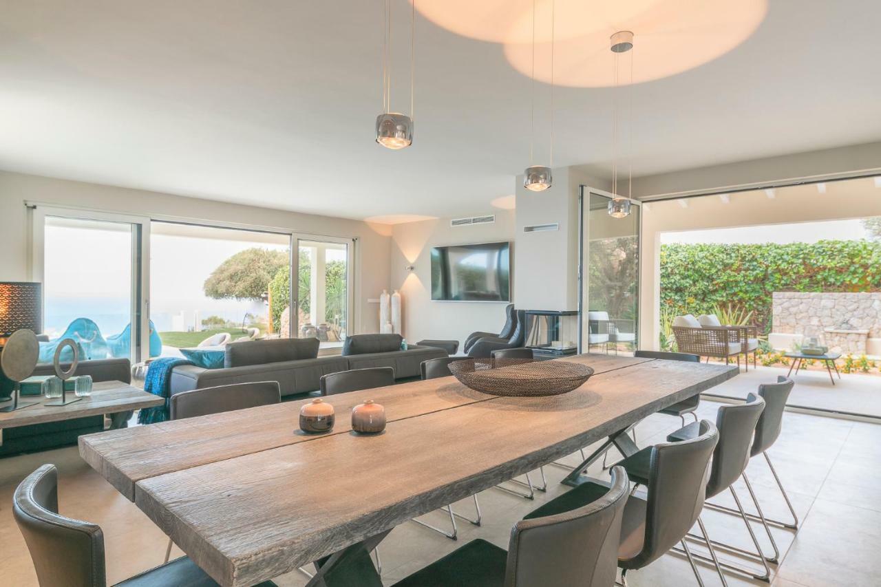 Luna, Exclusiva Con Vistas Y Acceso Privado Al Mar En Zona Residencial
