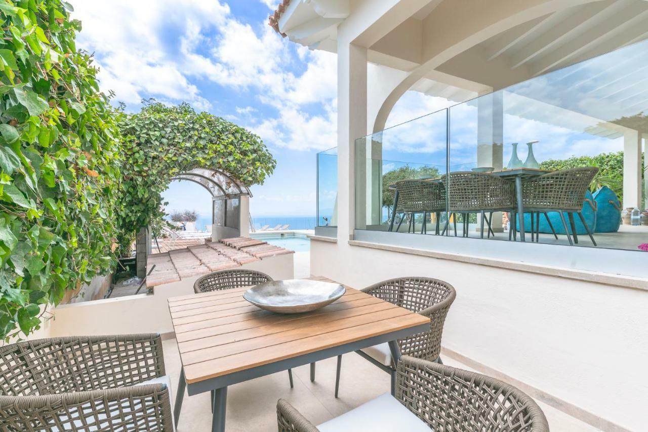 Villa Luna, Exclusiva Con Vistas Y Acceso Privado Al Mar En Zona Residencial Sa Torre