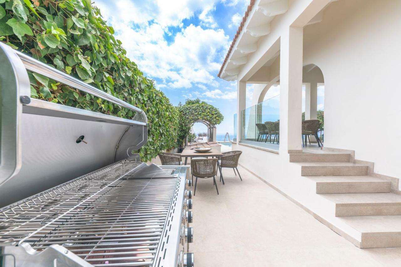 Villa Luna, Exclusiva Con Vistas Y Acceso Privado Al Mar En Zona Residencial