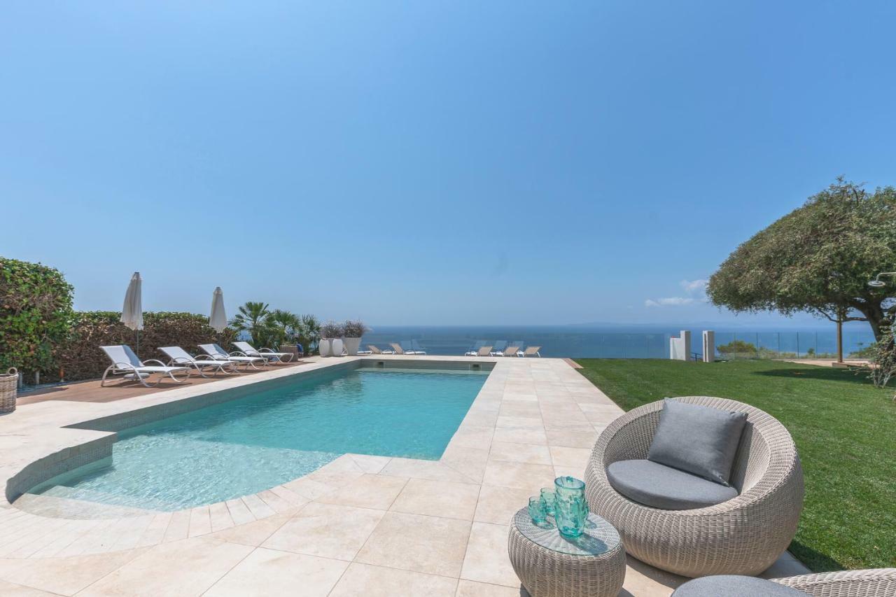 Luna, Exclusiva Con Vistas Y Acceso Privado Al Mar En Zona Residencial Villa Sa Torre