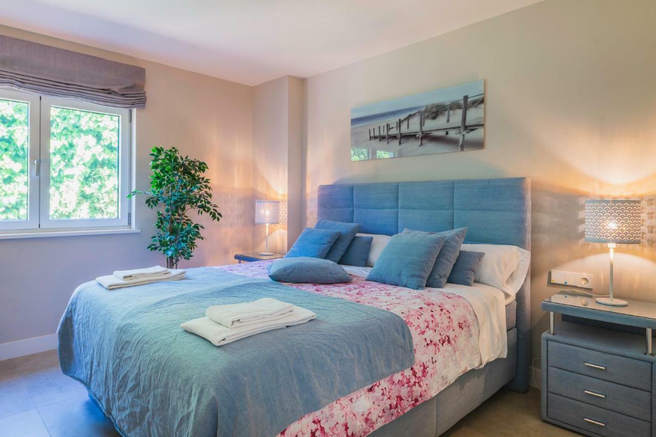 Luna, Exclusiva Con Vistas Y Acceso Privado Al Mar En Zona Residencial Sa Torre