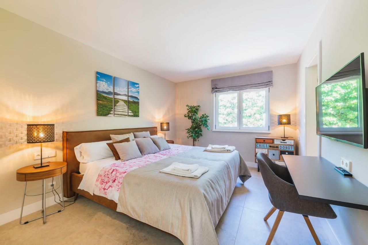 Luna, Exclusiva Con Vistas Y Acceso Privado Al Mar En Zona Residencial Villa Sa Torre