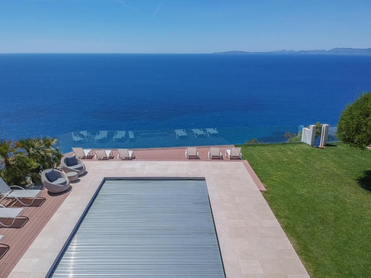 Villa Luna, Exclusiva Con Vistas Y Acceso Privado Al Mar En Zona Residencial Sa Torre